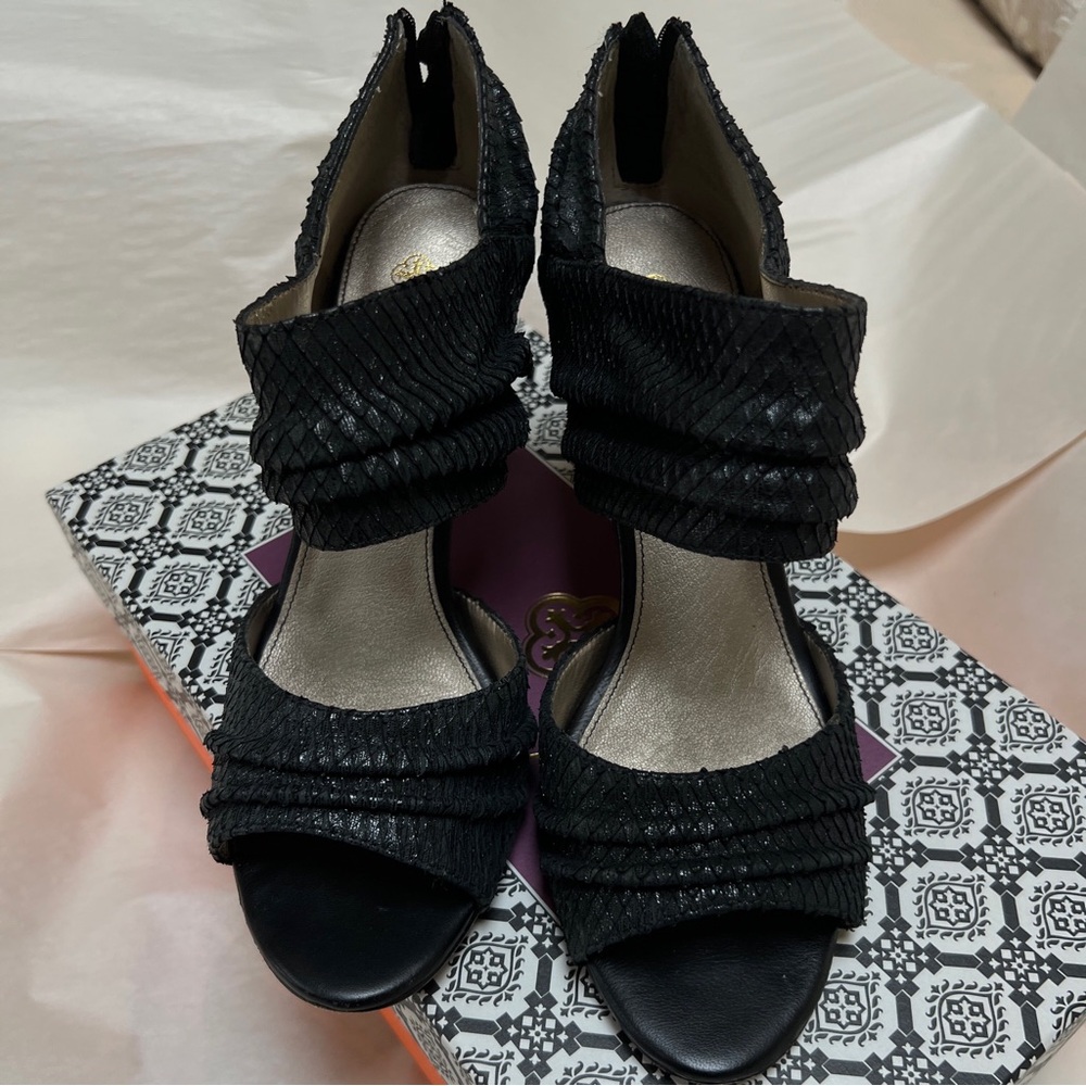Isola Ruched Heals